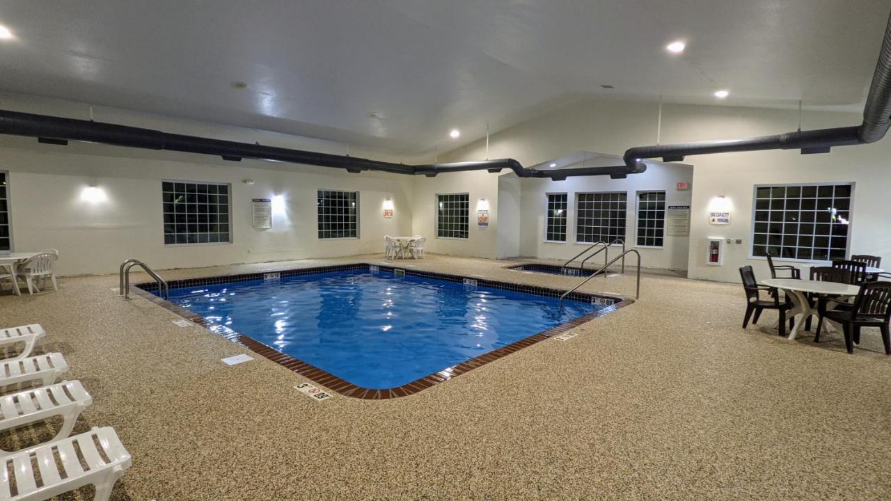 Estherville Hotel&Suites Extérieur photo