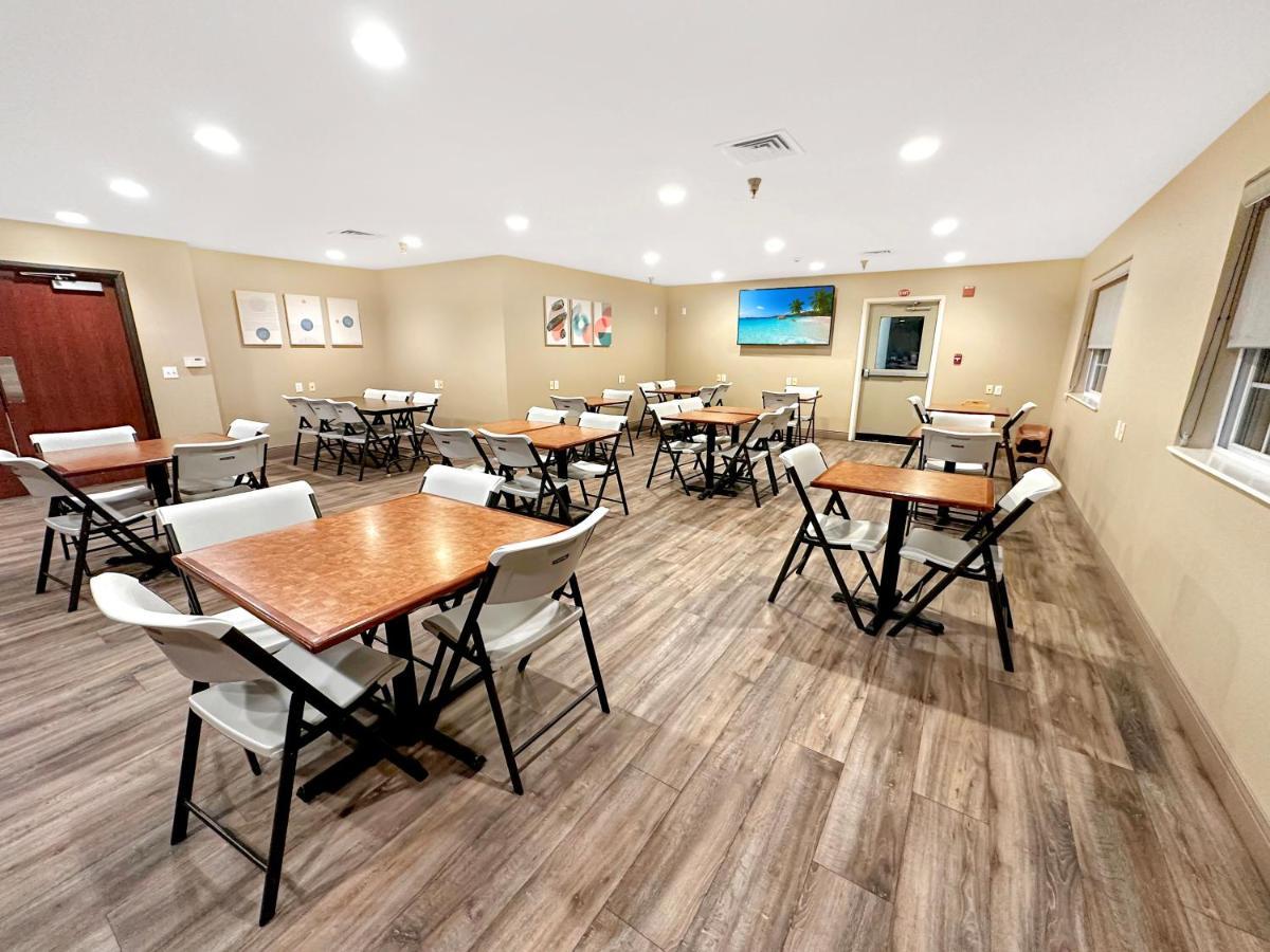 Estherville Hotel&Suites Extérieur photo