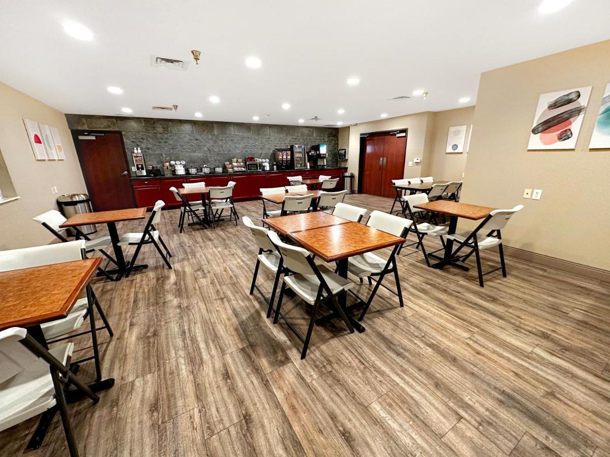 Estherville Hotel&Suites Extérieur photo
