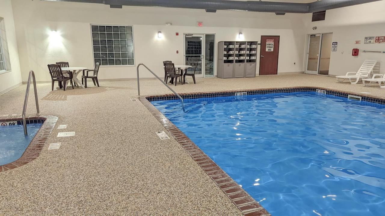 Estherville Hotel&Suites Extérieur photo