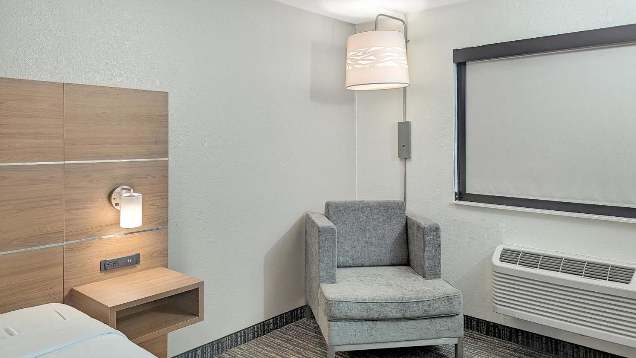 Estherville Hotel&Suites Extérieur photo