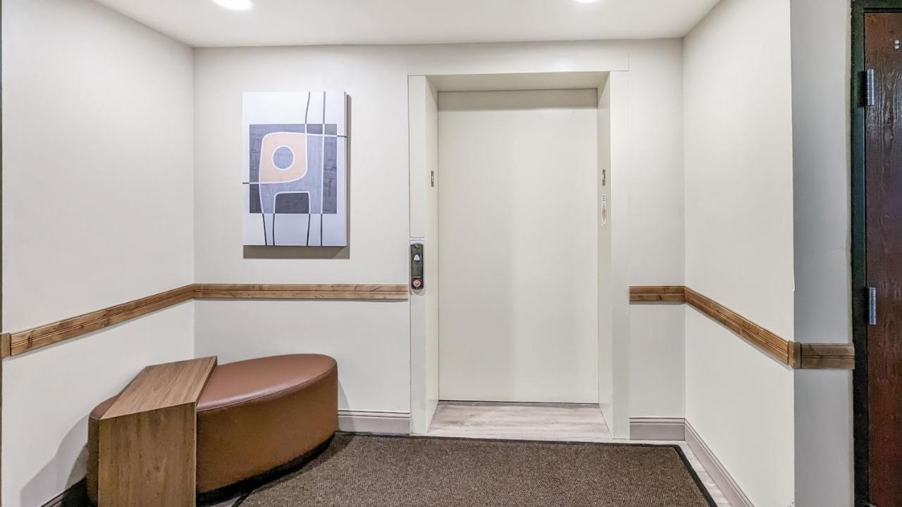 Estherville Hotel&Suites Extérieur photo